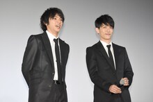 左から山田裕貴、青木玄徳。