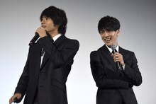 左から山田裕貴、青木玄徳。