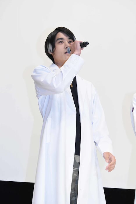 「俺のそばから離れるな」というセリフを披露した松本享恭。