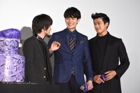 左から神木隆之介、岡田将生、新田真剣佑。