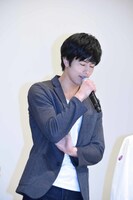 「神ー！」という声援を噛みしめる岩永徹也。