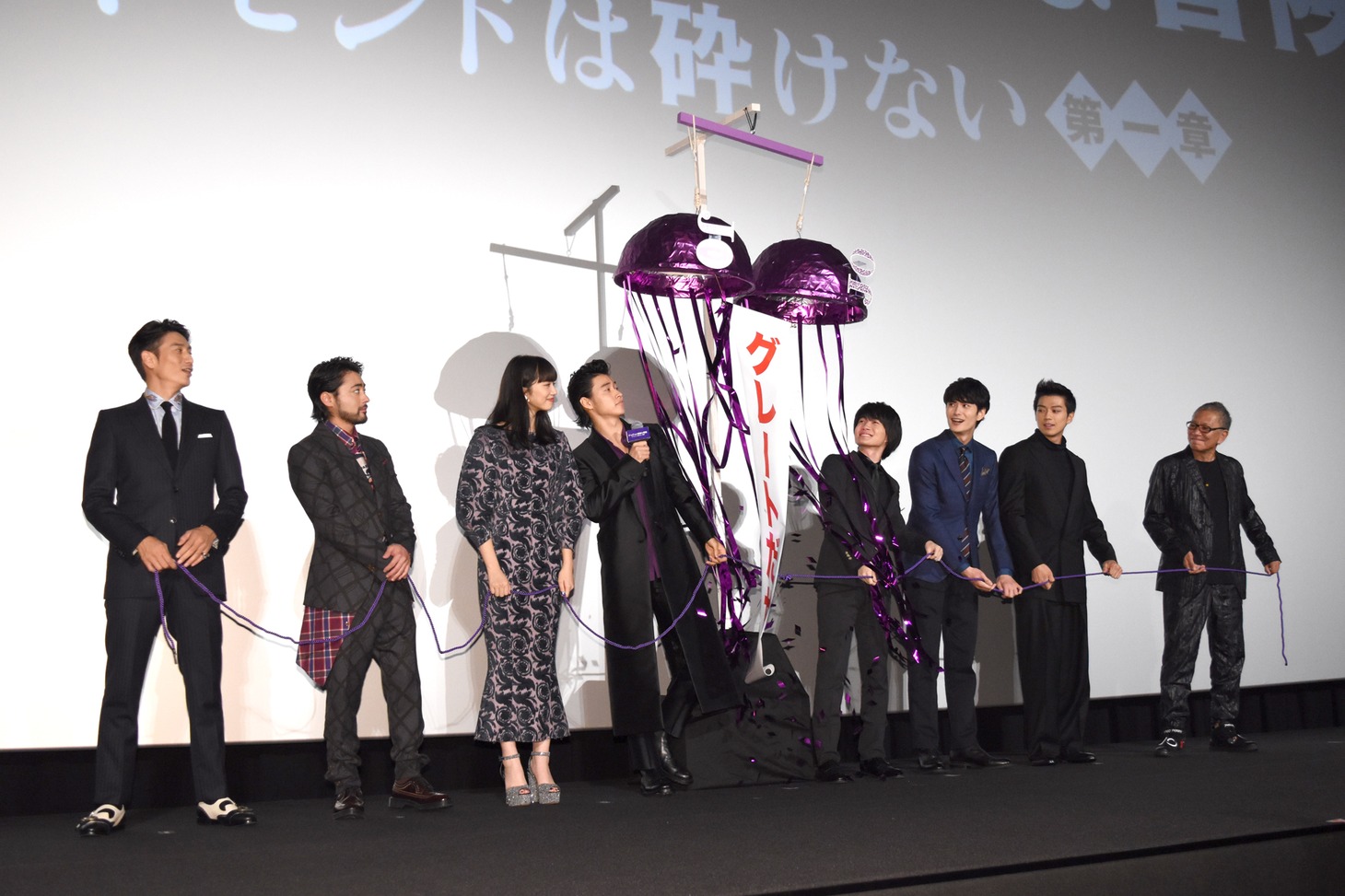 「ジョジョの奇妙な冒険 ダイヤモンドは砕けない 第一章」舞台挨拶の様子。