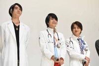 左から松本享恭、飯島寛騎、瀬戸利樹。