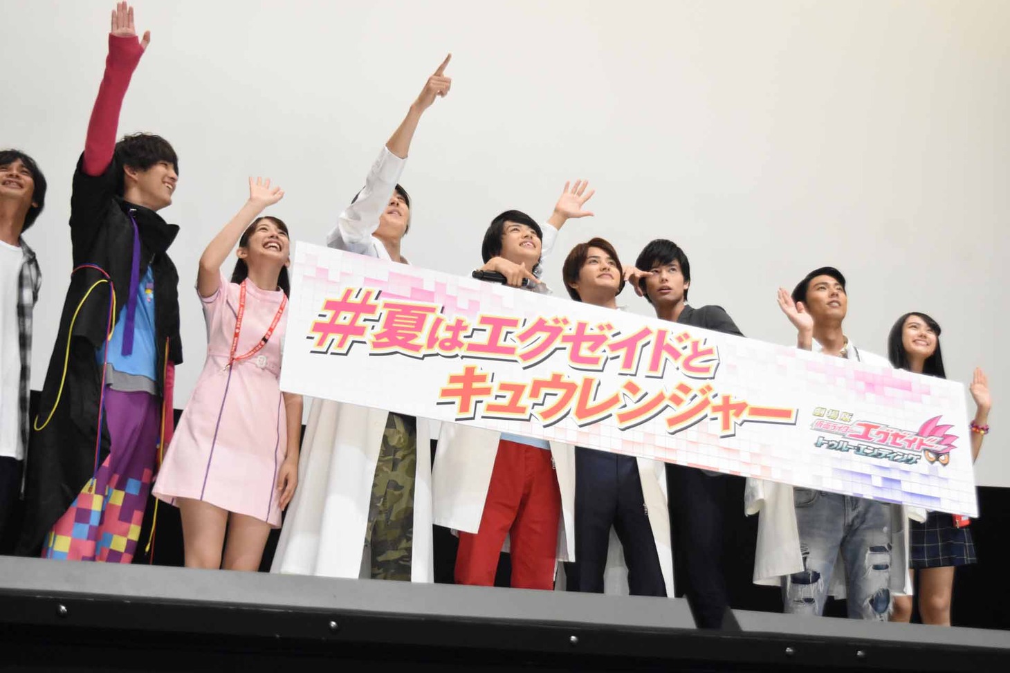 「劇場版 仮面ライダーエグゼイド トゥルー・エンディング」初日舞台挨拶の様子。
