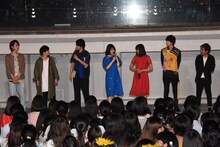 「君の膵臓をたべたい」大ヒット御礼イベントの様子。左から森下大地、矢本悠馬、北村匠海、浜辺美波、大友花恋、桜田通、月川翔。