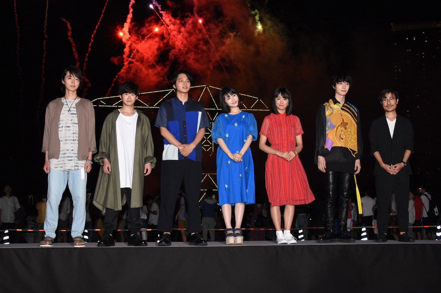 「君の膵臓をたべたい」大ヒット御礼イベントの様子。左から森下大地、矢本悠馬、北村匠海、浜辺美波、大友花恋、桜田通、月川翔。