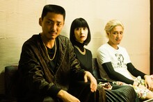 「全員死刑」に出演する鳥居みゆき（中央）。