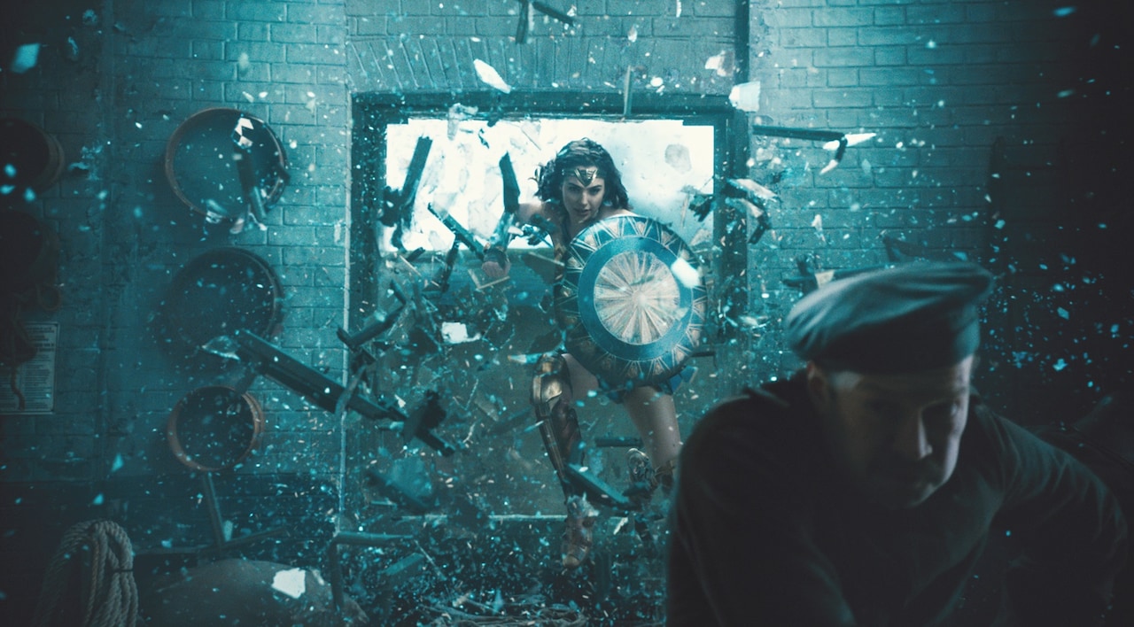 ワンダーウーマンが敵を蹴散らす本編映像、ガル・ガドットのコメントも公開