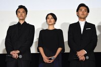 左から長谷川博己、長澤まさみ、松田龍平。