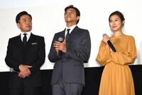 左から光石研、満島真之介、恒松祐里。