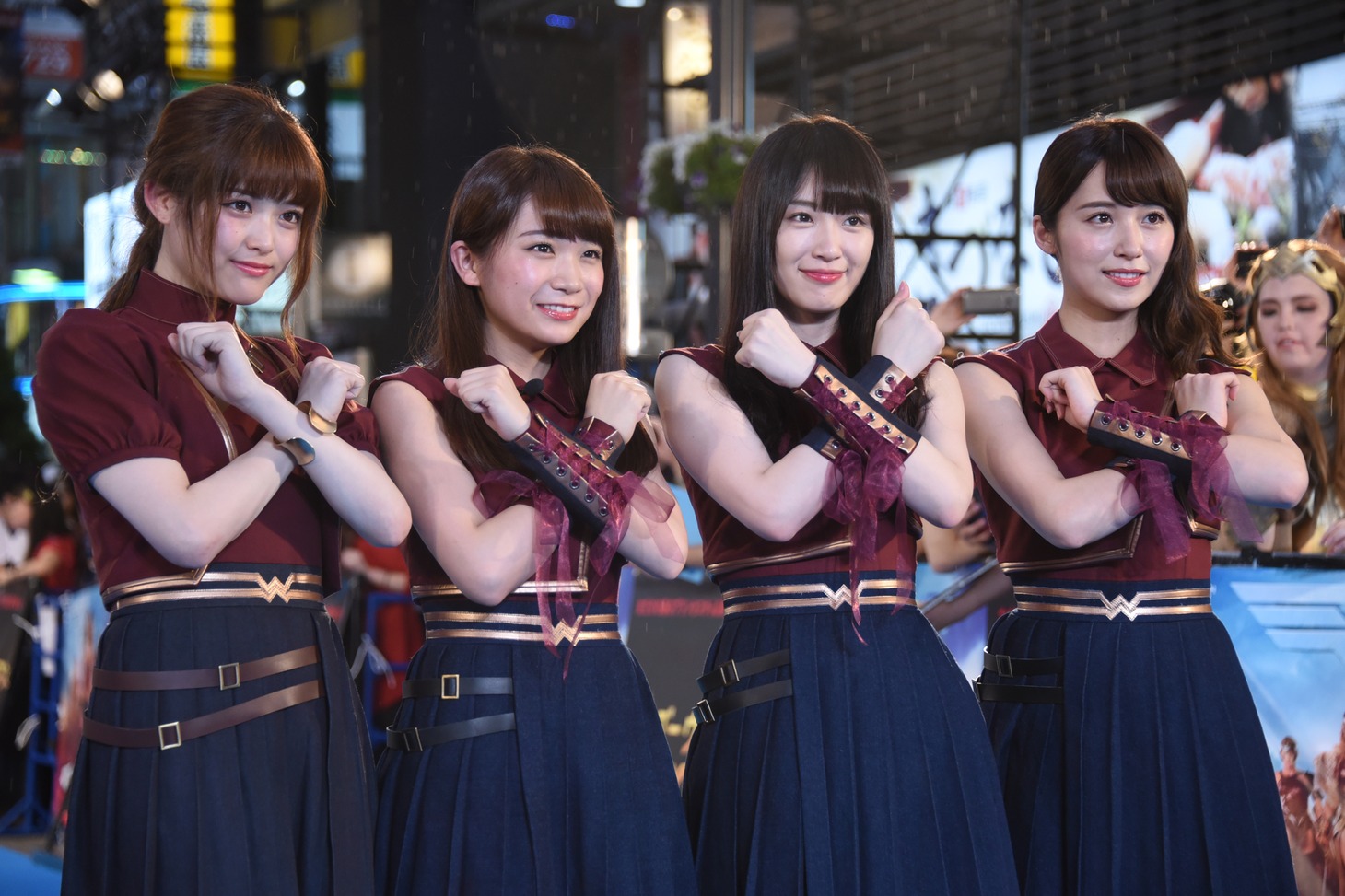 左から松村沙友理、秋元真夏、高山一実、衛藤美彩。