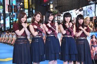 左から星野みなみ、桜井玲香、生田絵梨花、大園桃子、与田祐希。