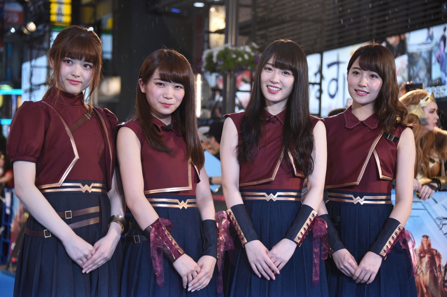 左から松村沙友理、秋元真夏、高山一実、衛藤美彩。