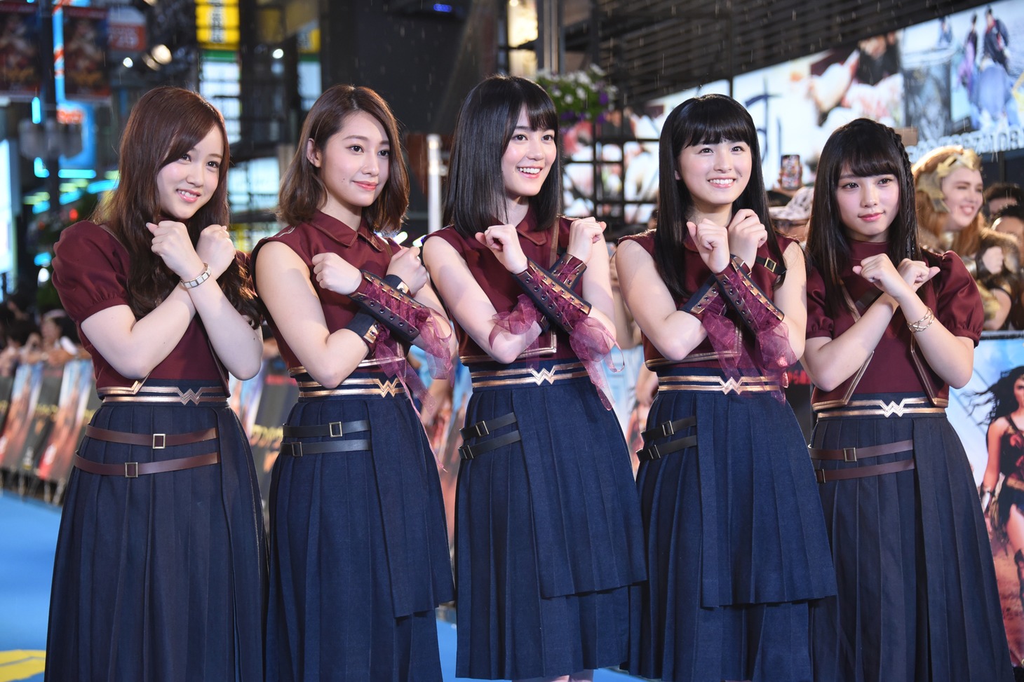 左から星野みなみ、桜井玲香、生田絵梨花、大園桃子、与田祐希。