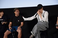 「無理してきたんだよー」とヤン・イクチュンにツッコむ野田洋次郎。