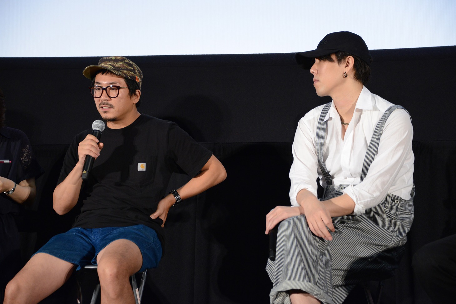 左からヤン・イクチュン、野田洋次郎。