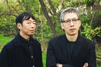 左から鈴木卓爾、矢口史靖。撮影：堀田弘明