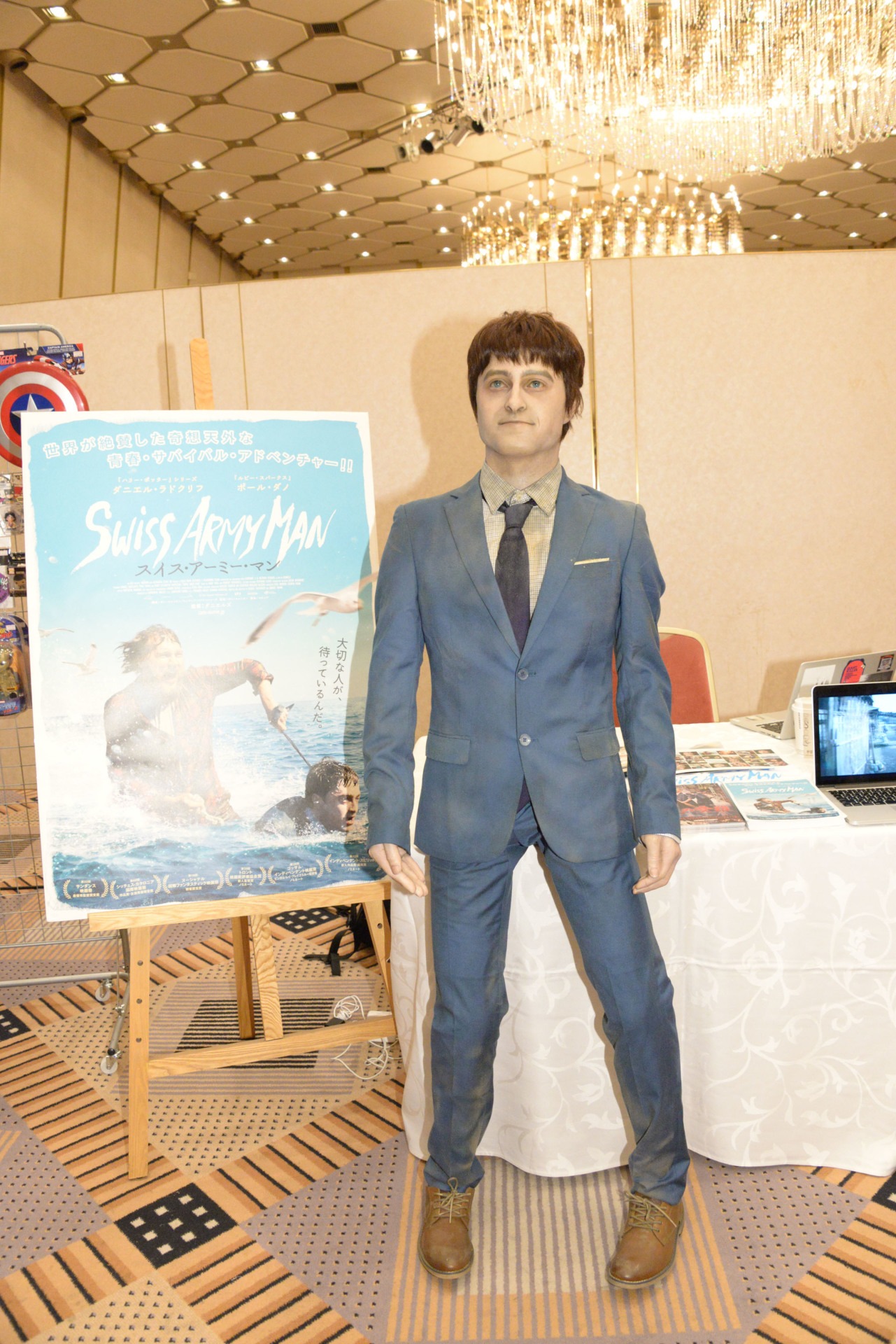 「ハリウッド・コレクターズ・コンベンション No.12」の会場に展示された、「スイス・アーミー・マン」でダニエル・ラドクリフが演じた死体メニーの立体模型。