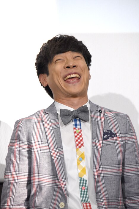 変顔を披露する横山だいすけ。