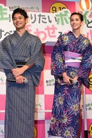 「奥田民生になりたいボーイと出会う男すべて狂わせるガール」完成披露試写会の様子。