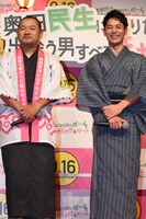 「奥田民生になりたいボーイと出会う男すべて狂わせるガール」完成披露試写会の様子。