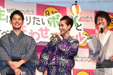 「奥田民生になりたいボーイと出会う男すべて狂わせるガール」完成披露試写会の様子。