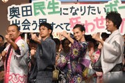 「奥田民生になりたいボーイと出会う男すべて狂わせるガール」完成披露試写会。左から監督の大根仁、妻夫木聡、水原希子、新井浩文。