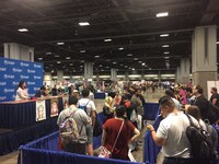 上映前に行われたサイン会の様子。