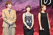 左から林遣都、門脇麦、尾野真千子。