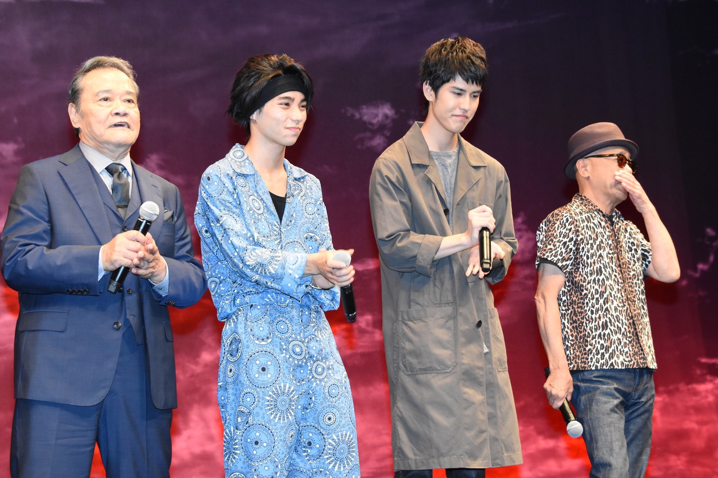 左から西田敏行、村上虹郎、寛一郎、廣木隆一。