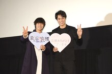 「東京喰種 トーキョーグール」舞台挨拶の様子。左から窪田正孝、鈴木伸之。