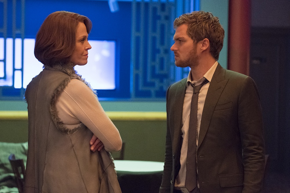 「ディフェンダーズ」本日より配信、シガニー・ウィーバー演じる宿敵の特別映像