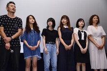 左から梅沢壮一、武田杏香、杉本桃花、藤田恵名、牧原ゆゆ、黒沢あすか。