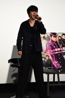 小野友樹から指導を受け、「ドララララララララララッ」と叫ぶ山崎賢人。