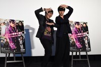 左から、小野友樹と山崎賢人。