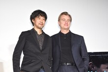 「ダンケルク」ジャパンプレミアの様子。左から山崎貴、クリストファー・ノーラン。