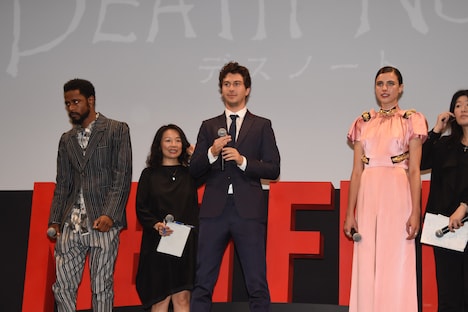 左からラキース・スタンフィールド、ナット・ウルフ、マーガレット・クアリー。