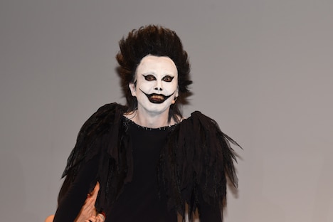 死神リュークの格好で登場した田中卓志。