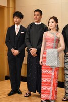 左から森崎ウィン、アウン・イェ・リン、ウィッ・モン・シュエ・イー。
