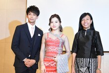 左から森崎ウィン、ウィッ・モン・シュエ・イー、チー・ピュー・シン。