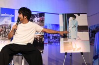 左から平沼紀久、KIZZYのパネル。