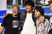 左から一ノ瀬ワタル、鈴木貴之、山田裕貴。