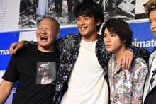 左から一ノ瀬ワタル、鈴木貴之、山田裕貴。