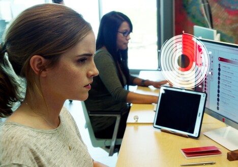 「ザ・サークル」新場面写真