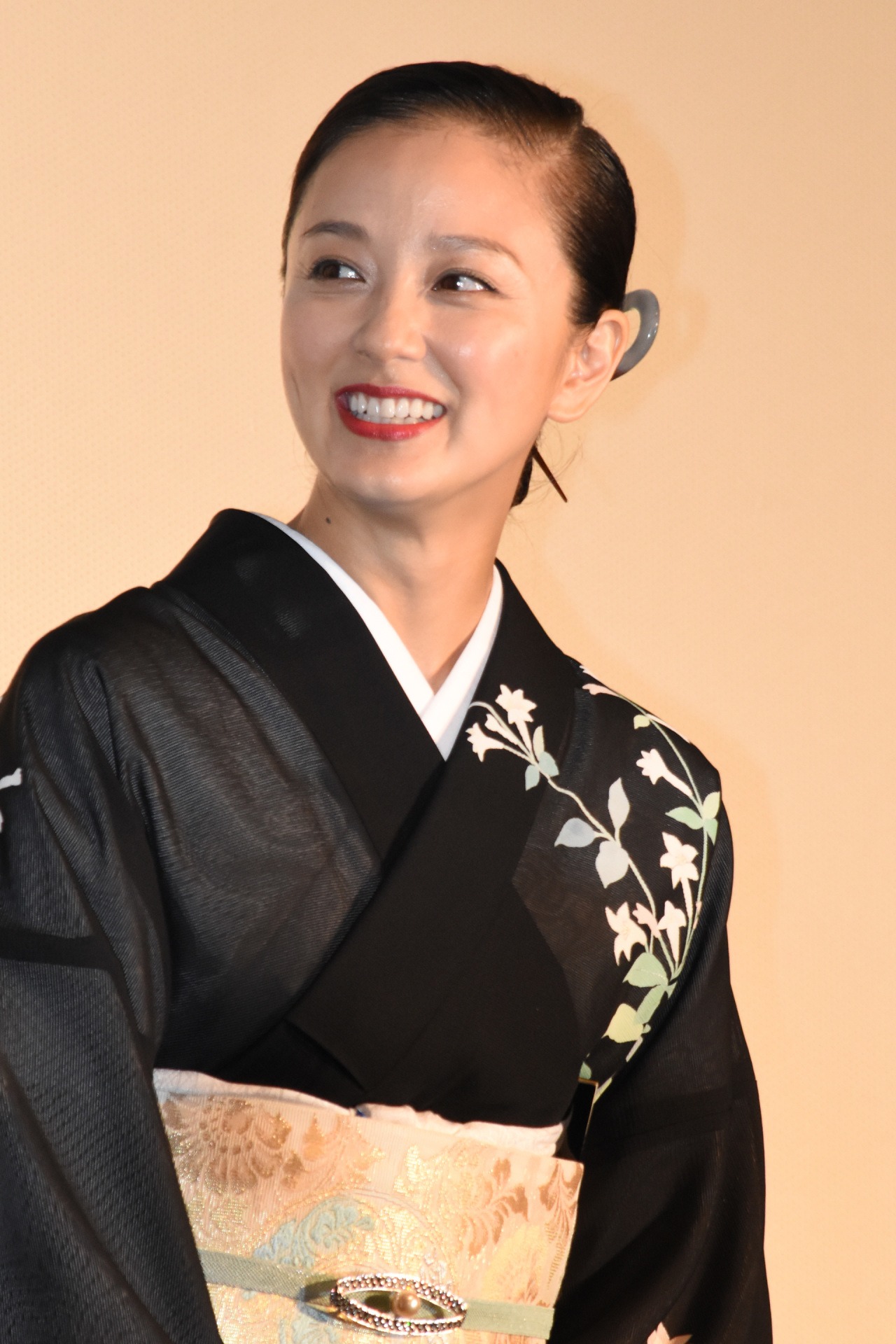 中越典子