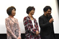 左から吉行和子、村上虹郎、篠原篤。