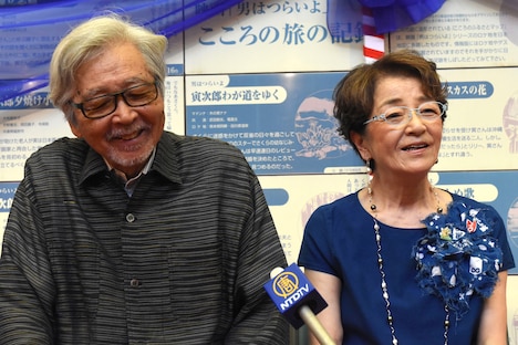 左から山田洋次、倍賞千恵子。