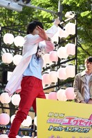 仮面ライダーエグゼイド ムテキゲーマーの変身を披露する飯島寛騎。