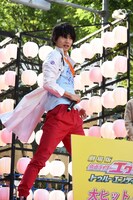 仮面ライダーエグゼイド ムテキゲーマーの変身を披露する飯島寛騎。