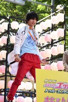 仮面ライダーエグゼイド ムテキゲーマーの変身を披露する飯島寛騎。